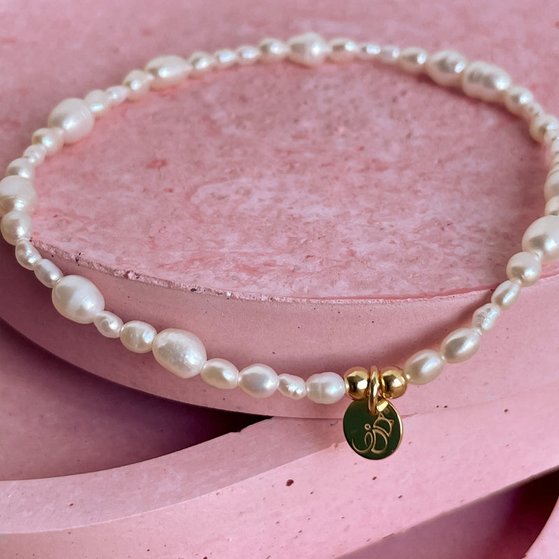 Be Different Armband